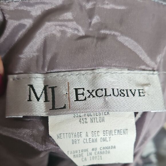 Chic Gray A-Line Skirt with Full Silhouette - Picture 2 of 16